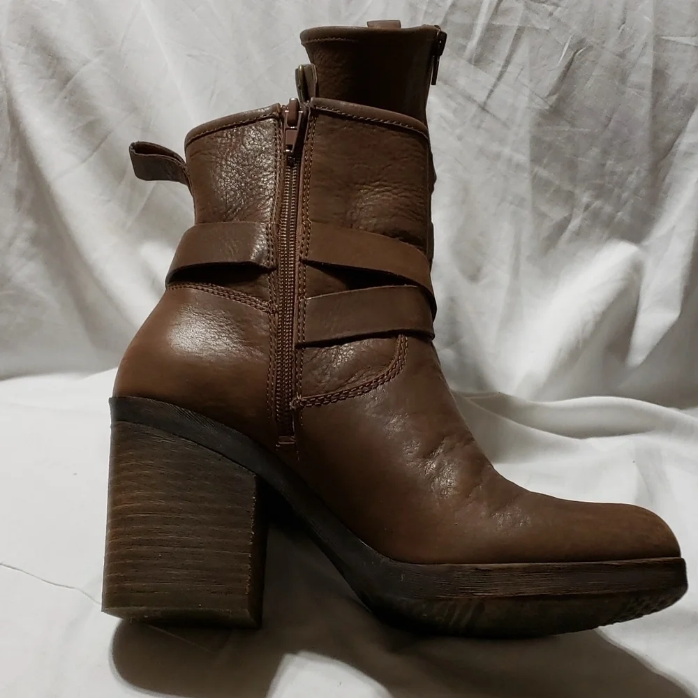 Lucky brand brown leather heeled boots strapped euc